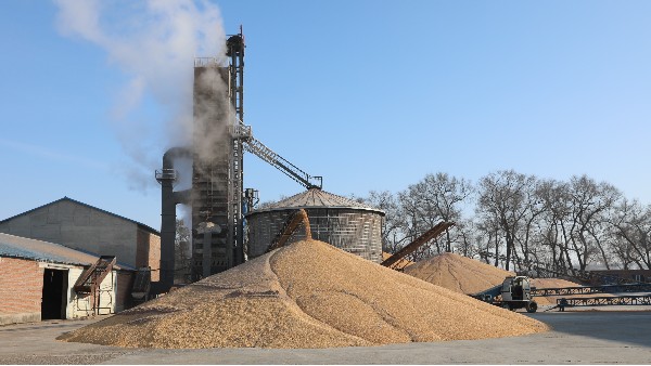 扭虧為盈，糧食烘干用上秸稈打捆直燃鍋爐就是省